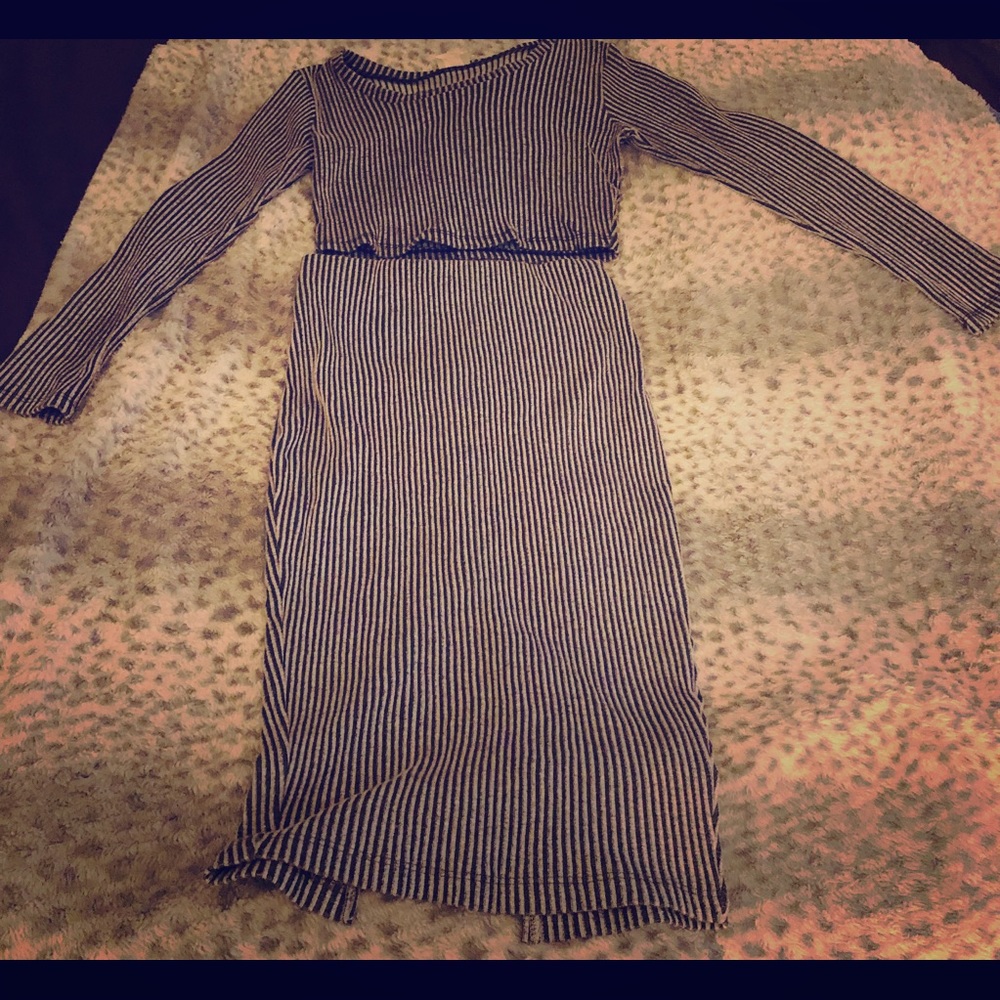 Gray cropped top and bodycon skirtv